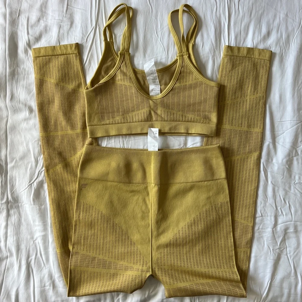 Fabletics Seamless Set - Picture 6 of 8